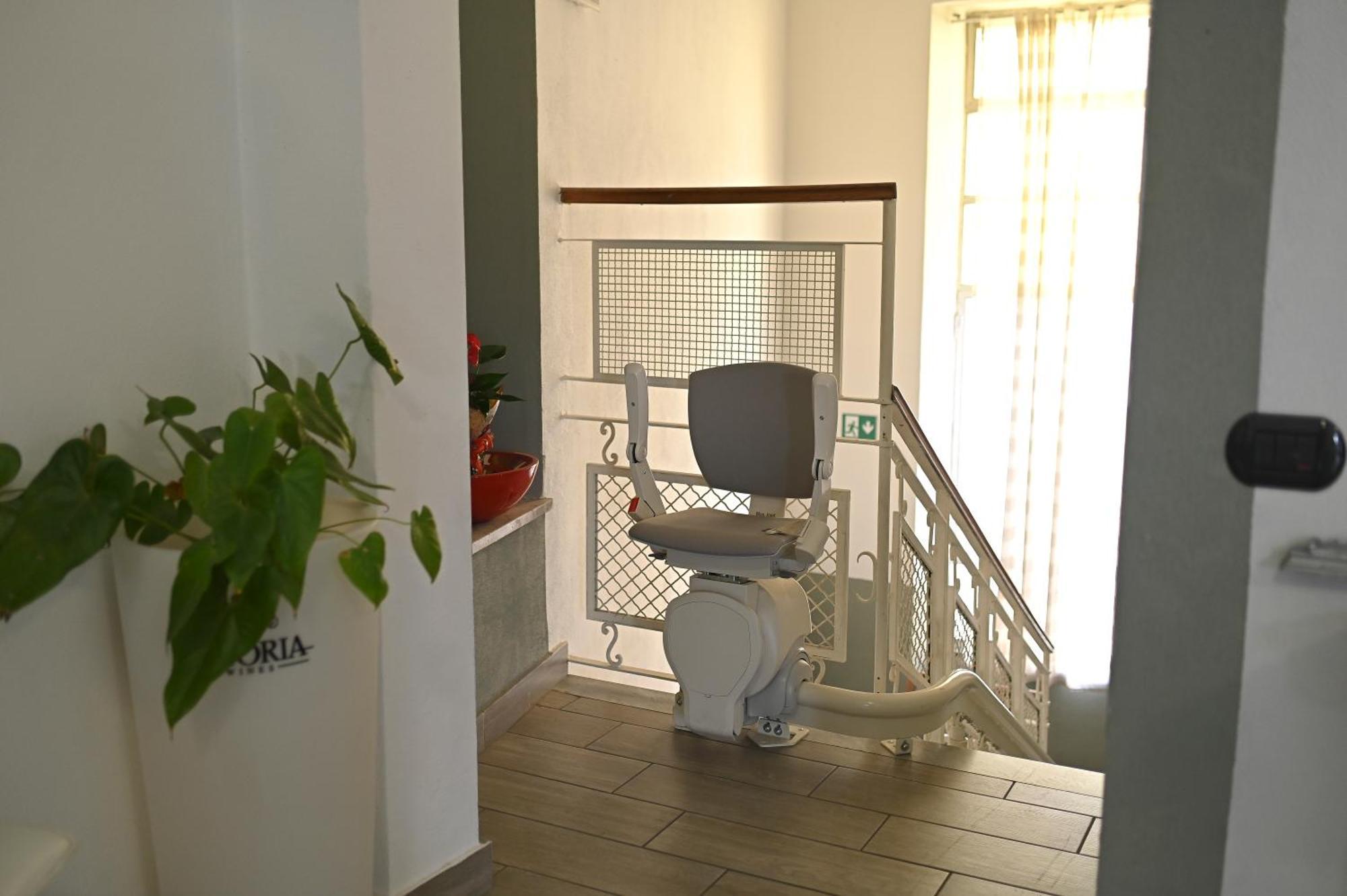 La Gloria Rho Private Rooms Only Exterior photo