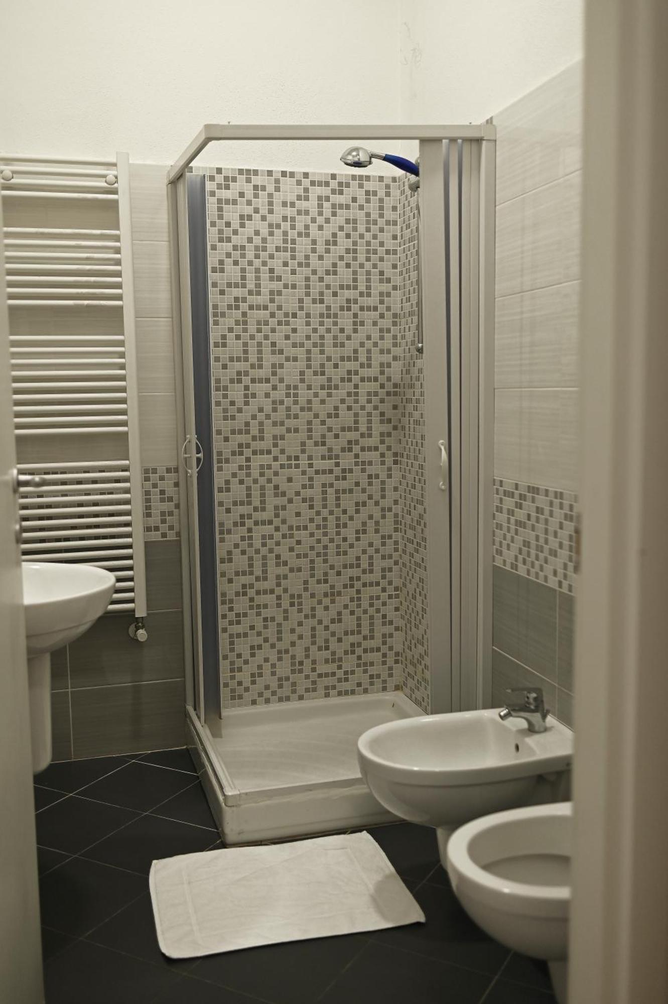La Gloria Rho Private Rooms Only Exterior photo